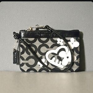 Coach Poppy Op Art Heart Flower Applique Wristlet with Dustbag EUC